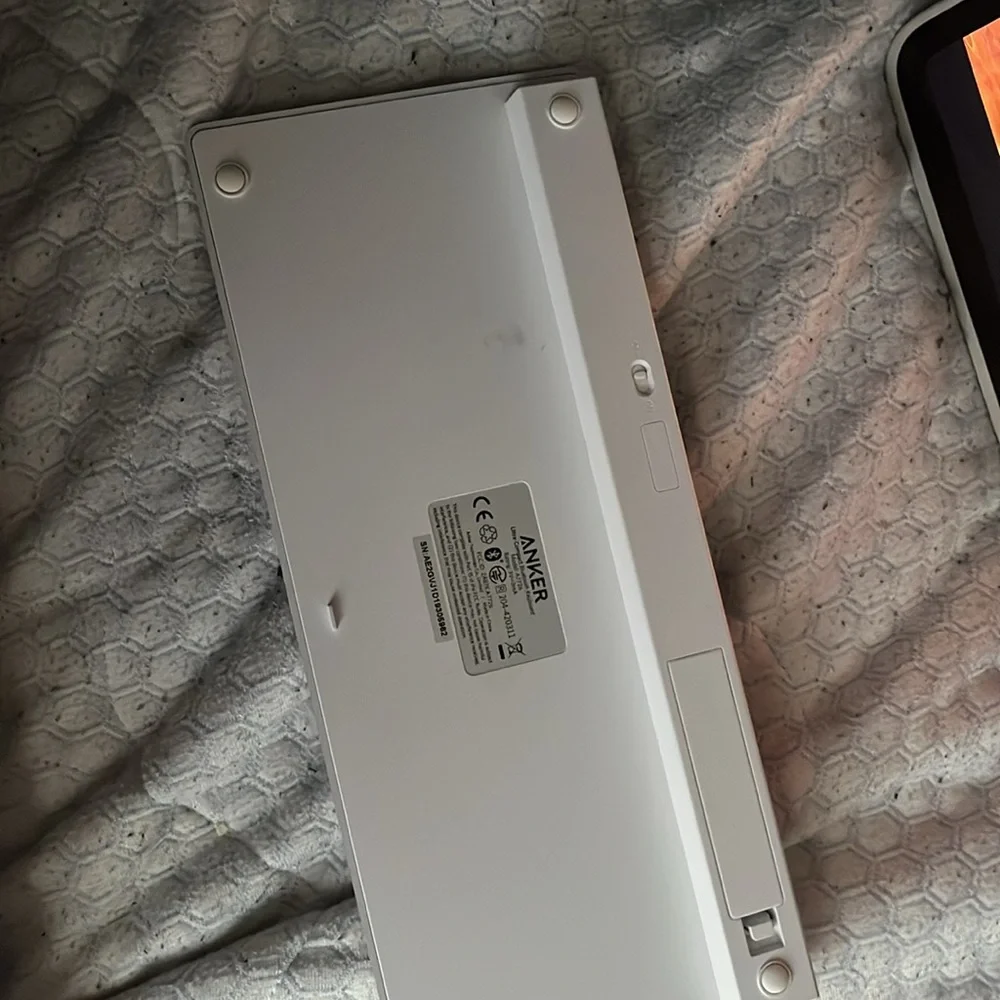 Bluetooth keyboard. - Picture 2 of 3